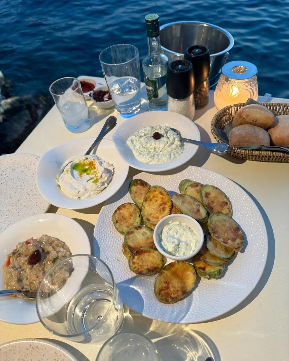 SUNSET TAVERNA by PARASKEVAS- "seafood only" — Santorini (8/10)