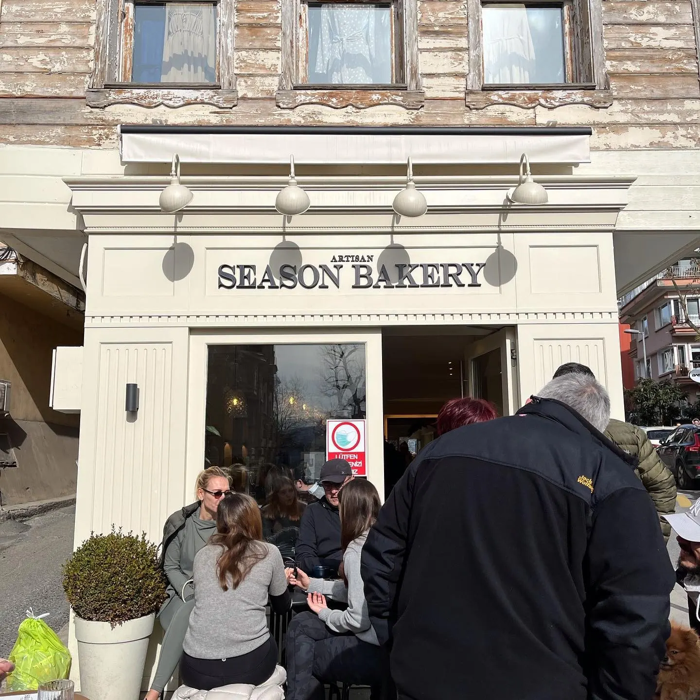 Season Artisan Bakery — Bebek (10/10)