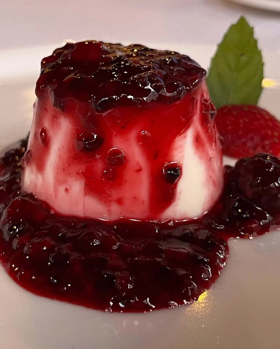 Luna Rossa — Levent (6/10)