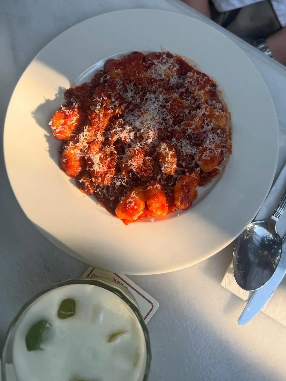 The ordinary refettorio and bar — Bomonti (2/7)