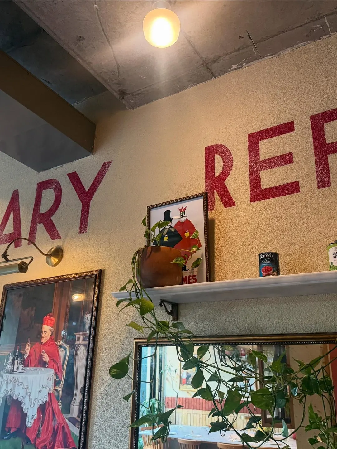 The ordinary refettorio and bar — Bomonti (6/7)